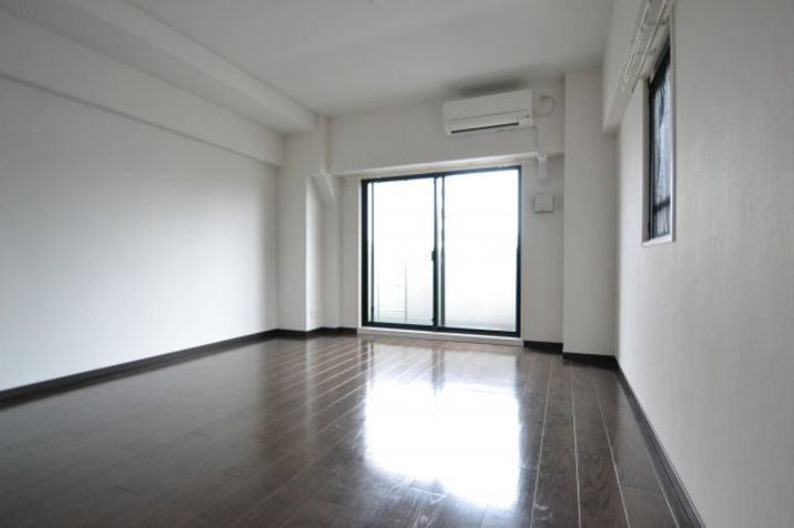 コスモリード神戸三宮の居間