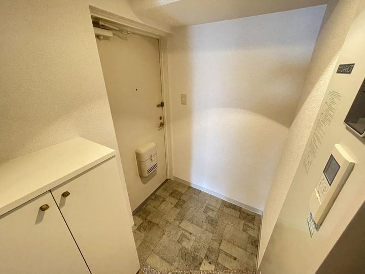 ファビュロウスSANKOの玄関