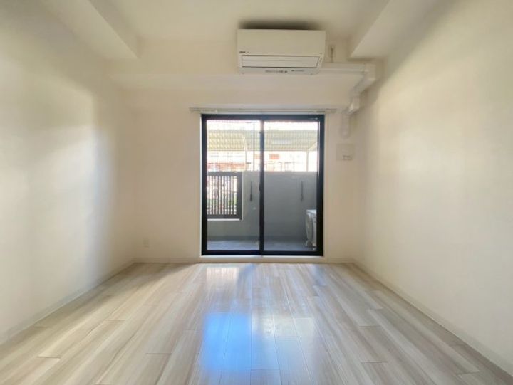 ファーストフィオーレ神戸湊町の居間