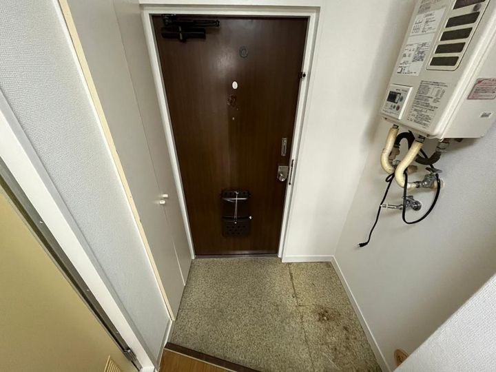 シャルマン湊川の玄関