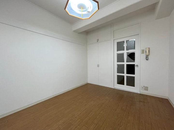 シャルマン湊川の居間