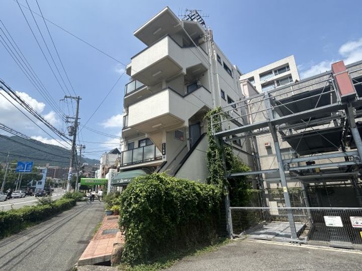 マンション甲陽の外観