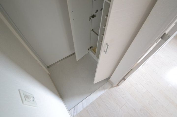 コスモリード神戸三宮の玄関