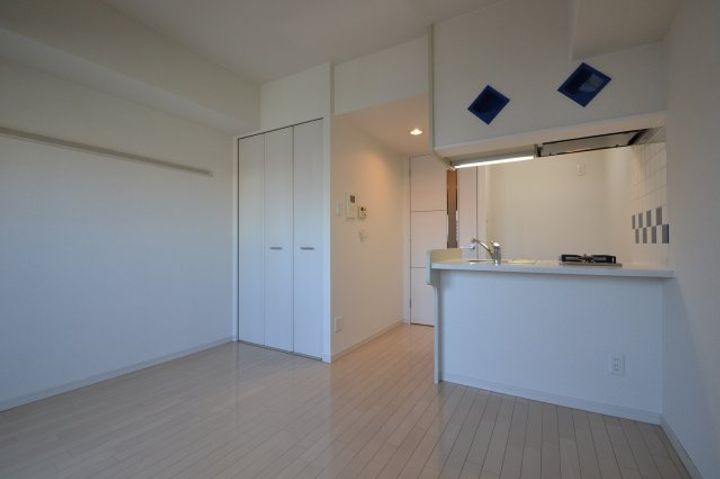 プレサンス三宮東アルバーナの居間