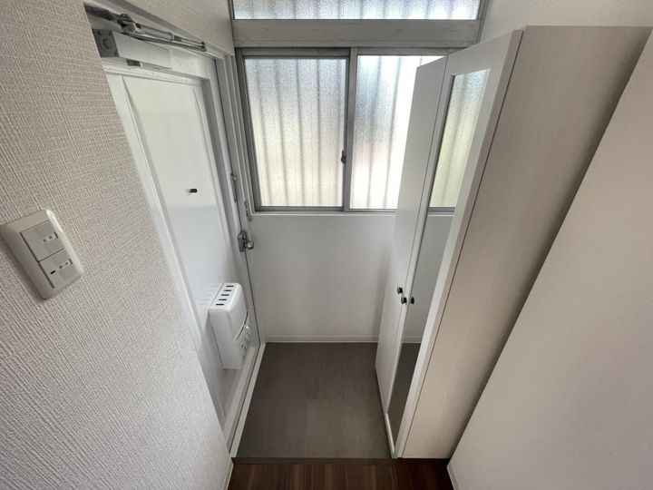 マンション向洋の玄関