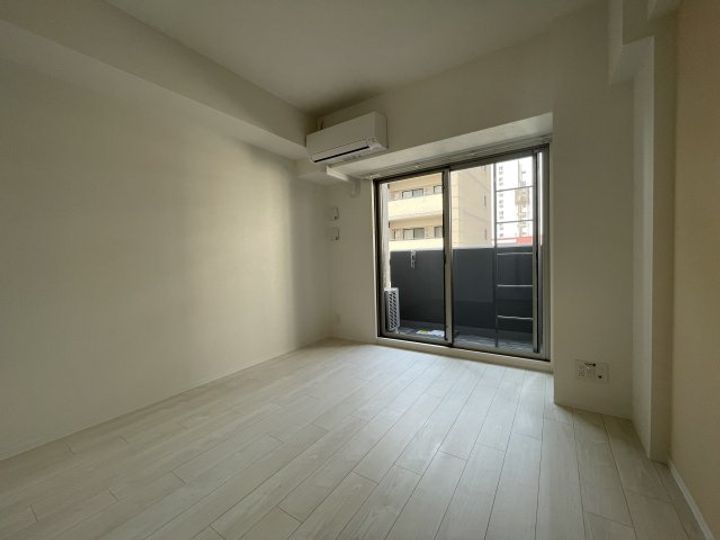 CRESTTAPP神戸湊町NOIRの居間