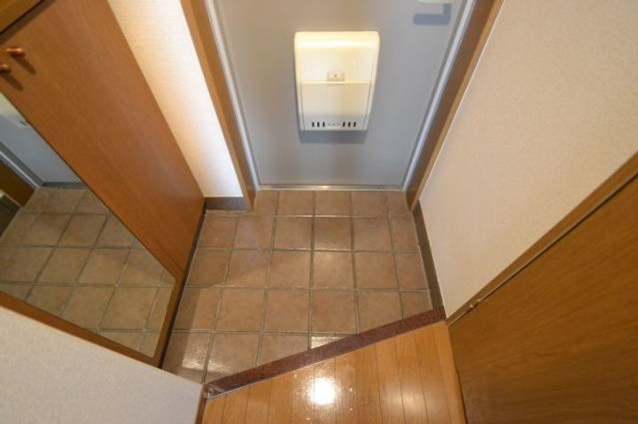 サンフォーレ岡本の玄関