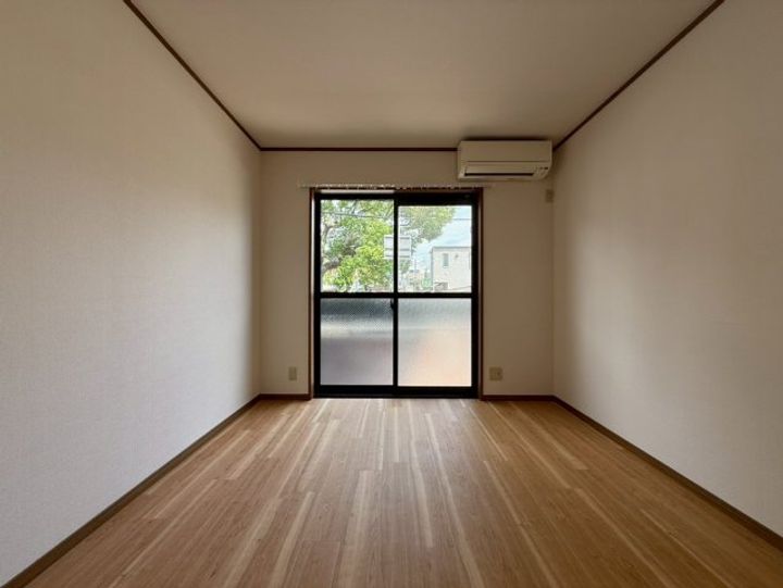 コンフォートカナヤの居間