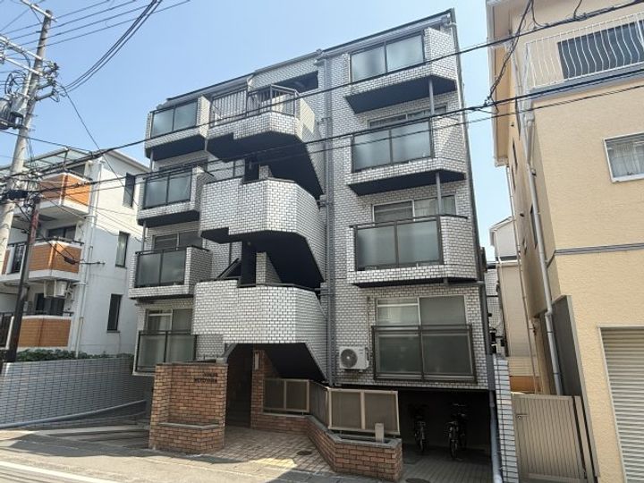 ドルフ本山の外観