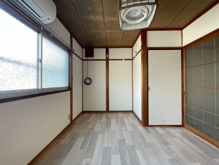 口ノ川貸家の居間