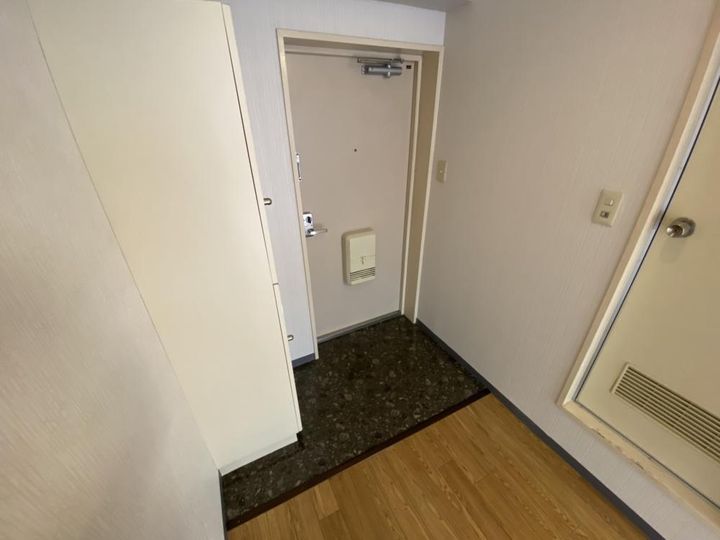 メゾンド山手の玄関