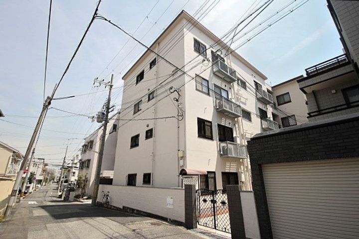 楠丘マンションC棟の外観