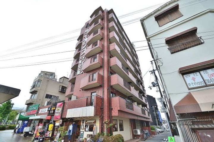 ライオンズマンション大倉山公園の外観