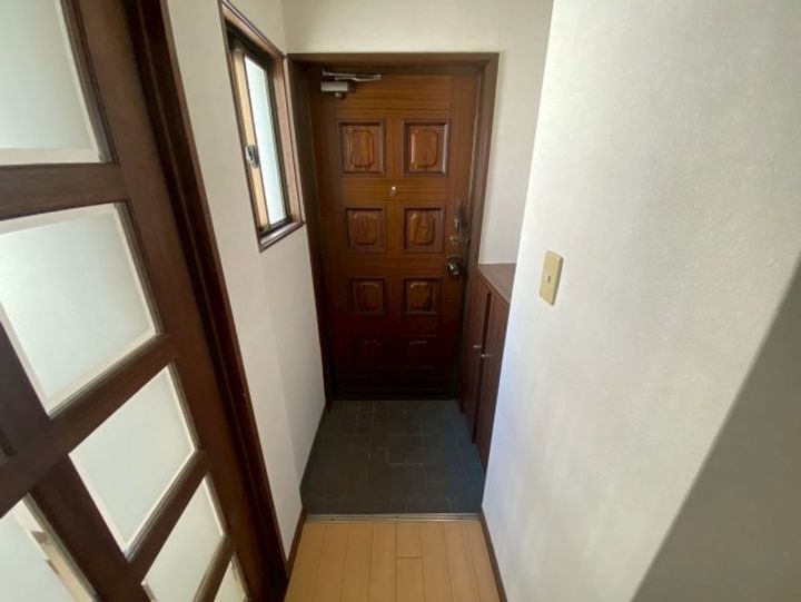 メゾンオリエンタルの玄関