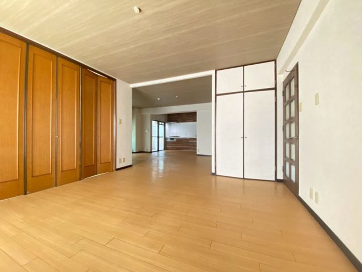 メゾンオリエンタルの居間