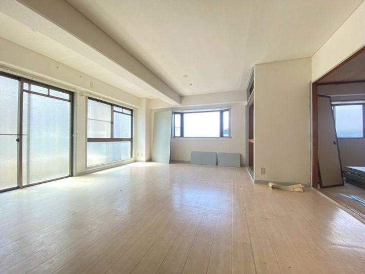 メゾンオリエンタルの居間