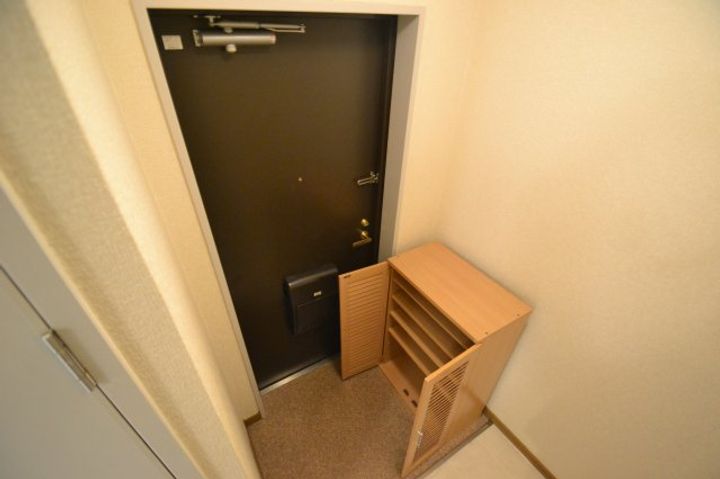 モナハイツ筒井の玄関