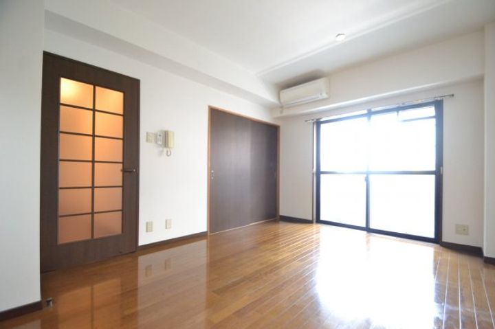 スカイヒル六甲道の居間