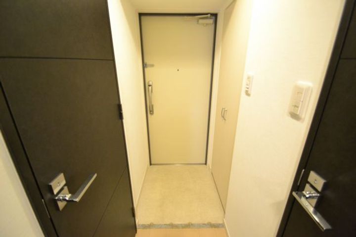 スワンズ新神戸ウィータの玄関