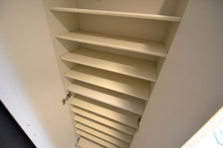 アドバンス三宮2ライズの玄関