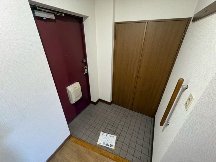 サンリッジ湊川の玄関
