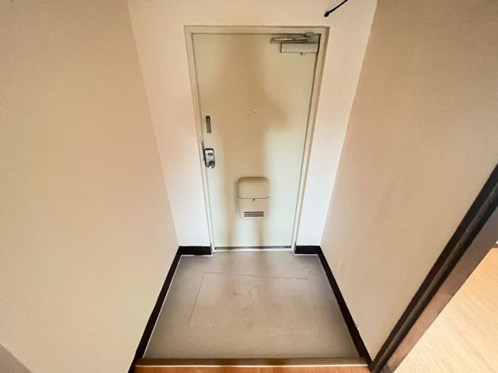 丸吉マンションの玄関