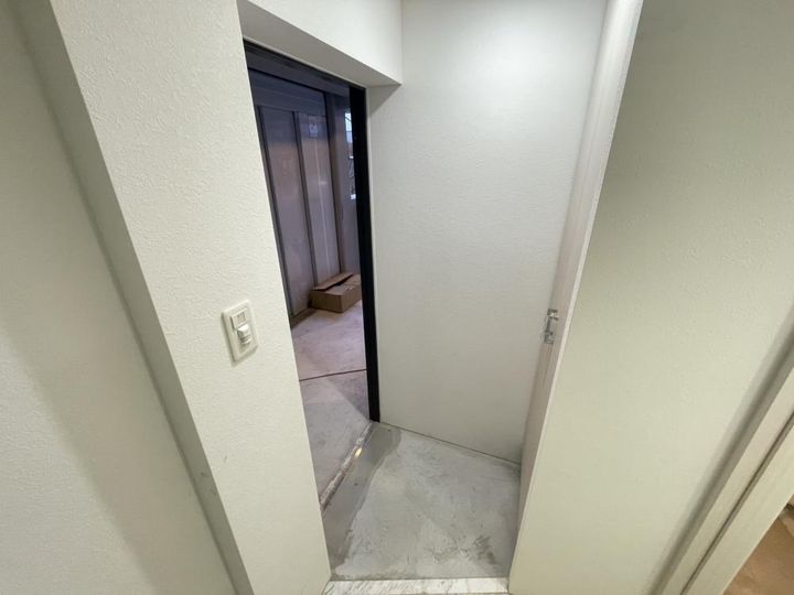 アプリーレ三宮イーストの玄関