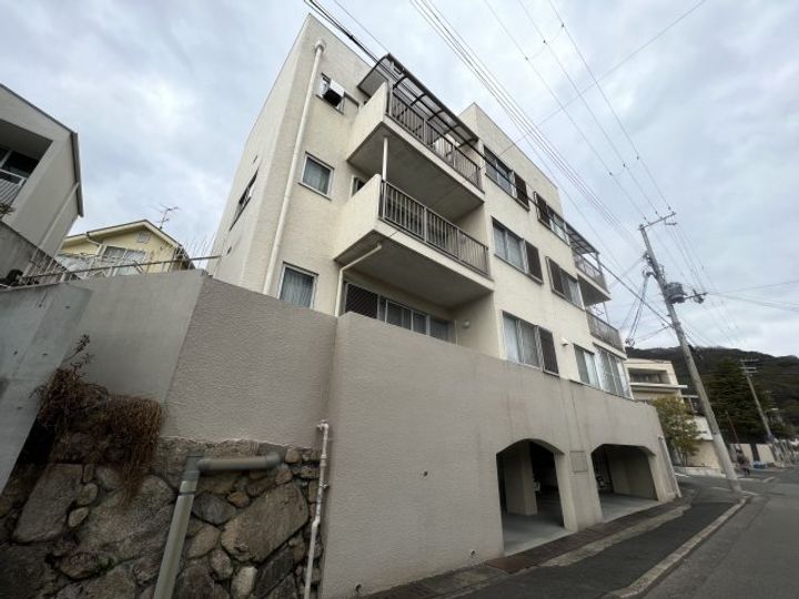岡本野寄ハイツの外観
