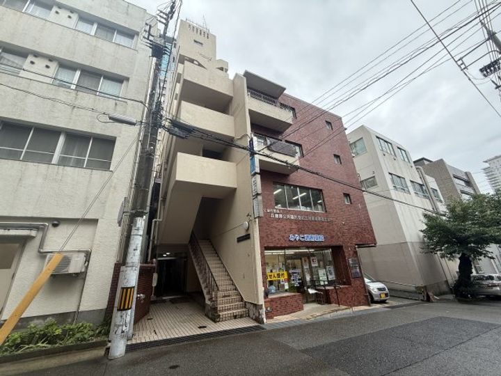 サンゼン山手ハイツの外観
