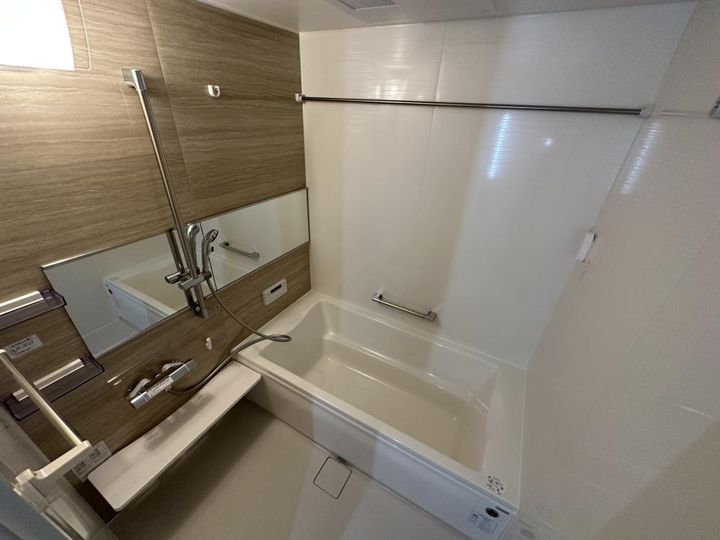 ブリランテ川西通Aの風呂