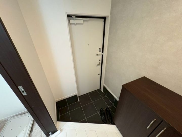 T-SQUARE岡本の玄関