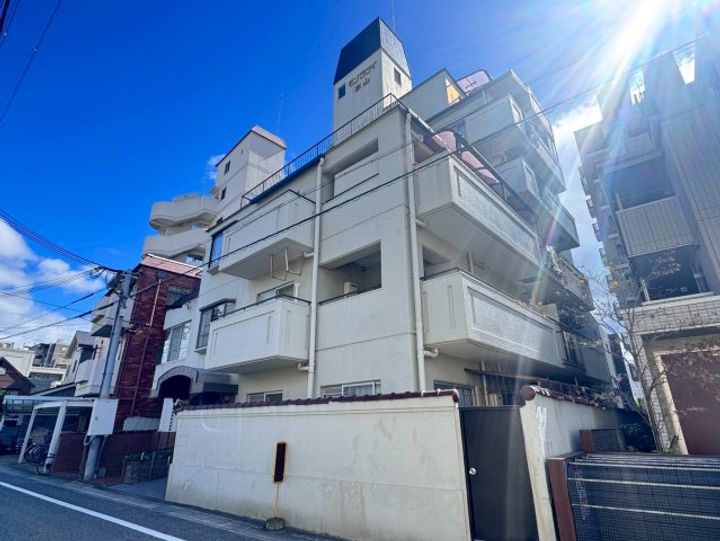 モンラヴィ本山の外観