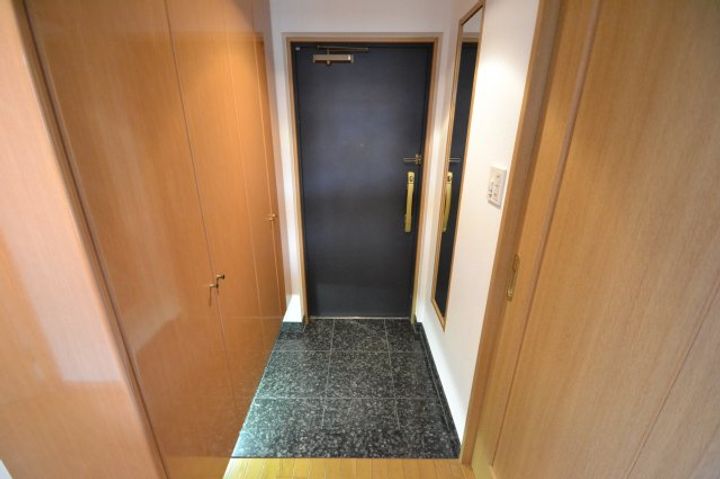 リーガル新神戸パークサイドの玄関