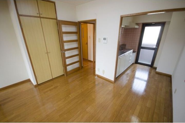 愛知県名古屋市天白区鴻の巣2丁目(マンション)の賃貸物件303の居間