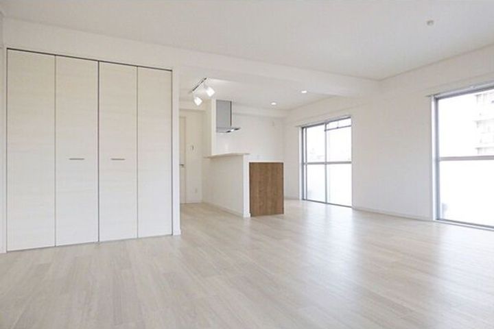 愛知県名古屋市天白区平針3丁目(マンション)の賃貸物件405の居間