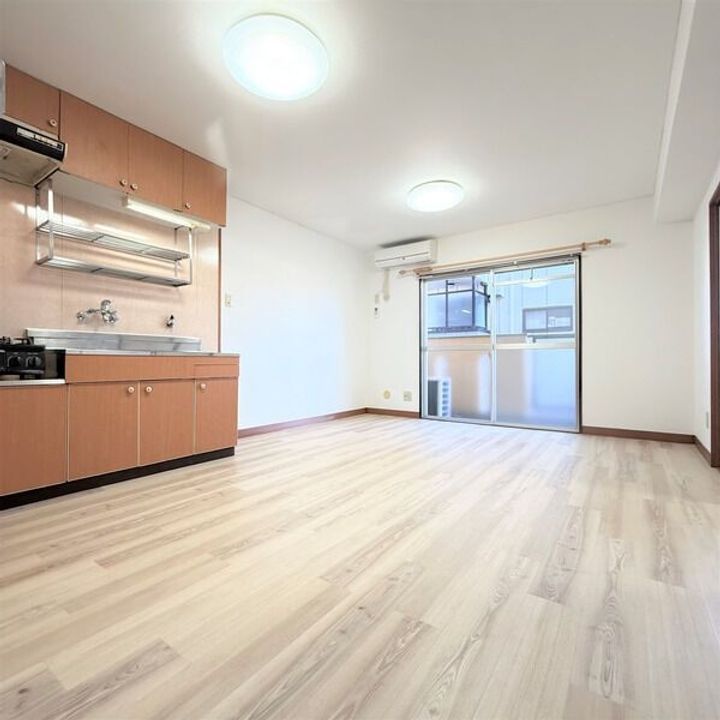 愛知県名古屋市名東区高針台1丁目(マンション)の賃貸物件202の居間