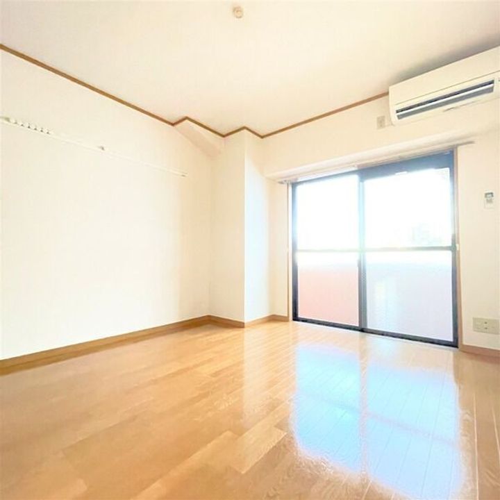 サンモール原の居間