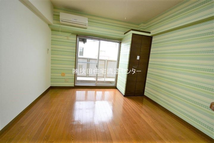 シティコート山王406の居間