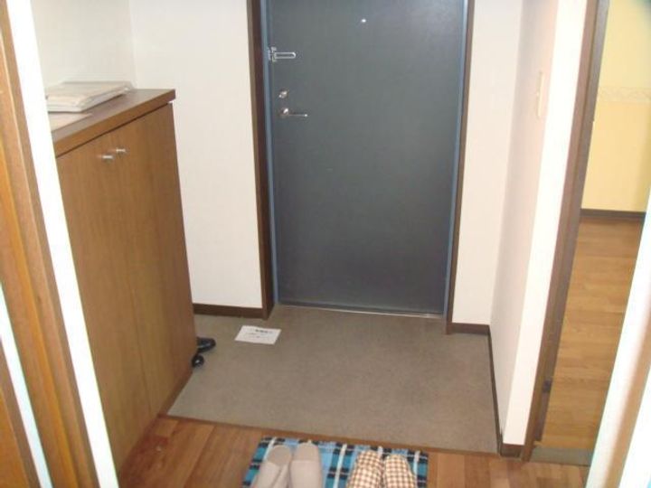 フォレストヒルズ山王201の玄関