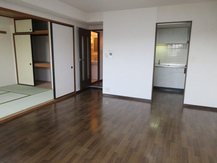 フォレストヒルズ山王306の居間