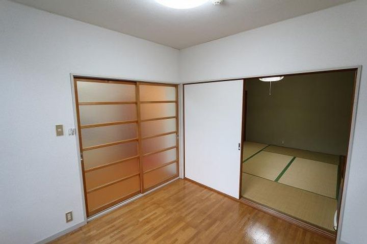 ドミール宇佐美101の居間