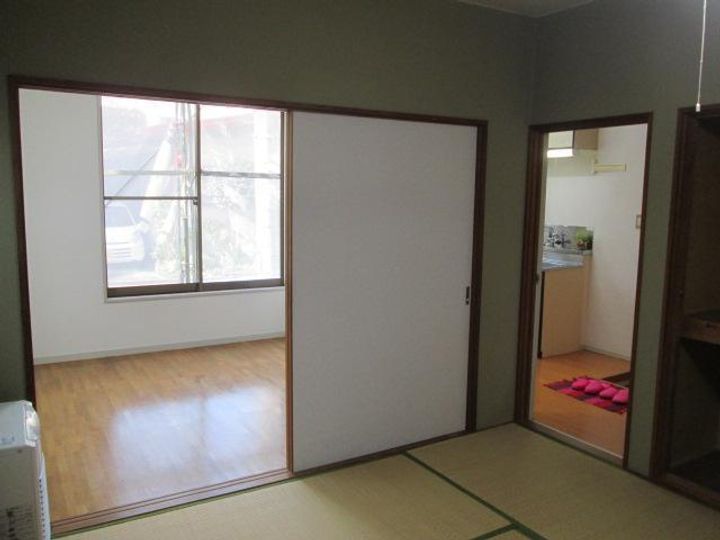 ドミール宇佐美101の居間