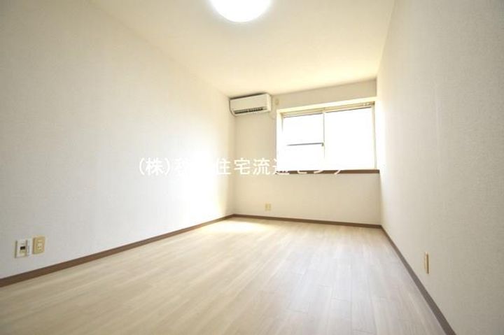 メゾン三浦102の居間