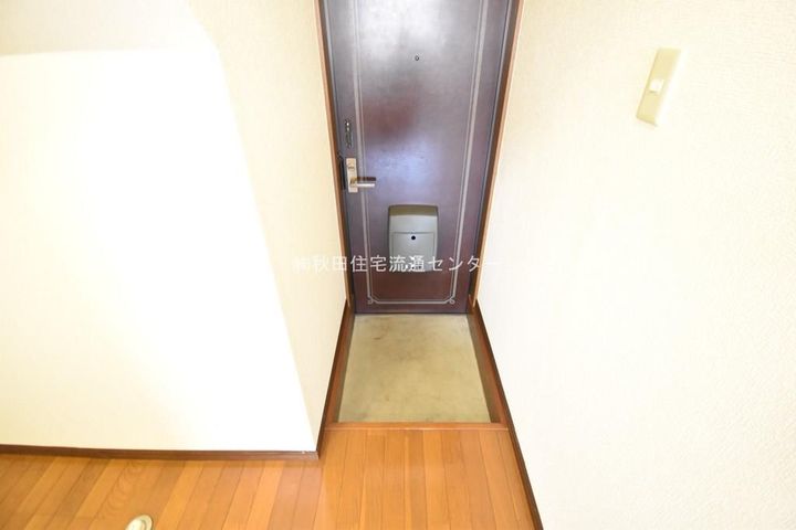 ヤングレジデンス205の玄関