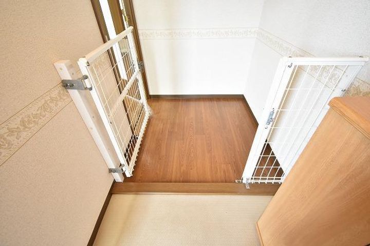 メゾン・ド・ノア飯島302の玄関