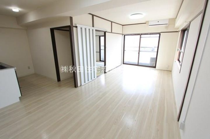 ラフェスタ秋田中通701の居間