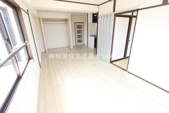 ラフェスタ秋田中通701の居間