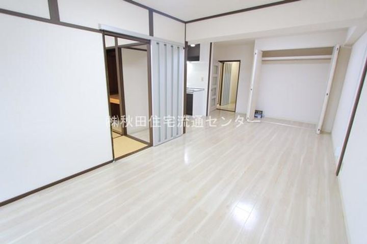 ラフェスタ秋田中通902の居間