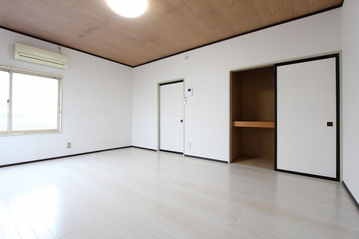 城下町ハイツ201の居間