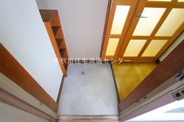 大町マンション405の玄関